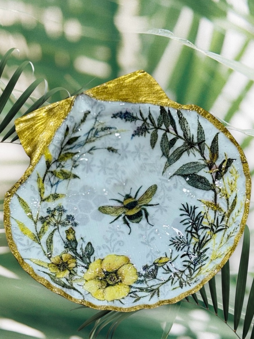 Hand Crafted Bee Trinket Shell Dish White 5”